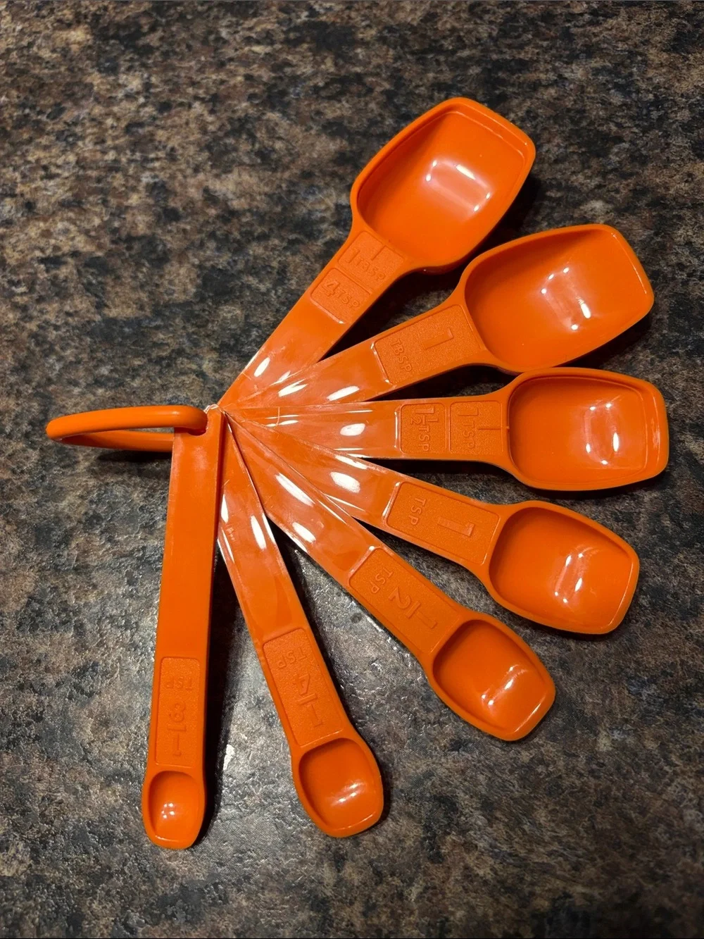 🪷Vintage 1970s Complete Set of 7 Tupperware Orange Measuring Spoons with Ring